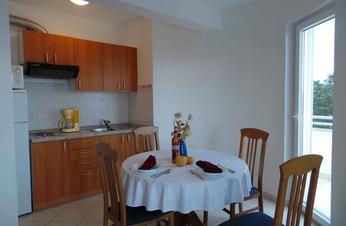 Nin Apartment | Holiday apartment mit Balkon und Grill
