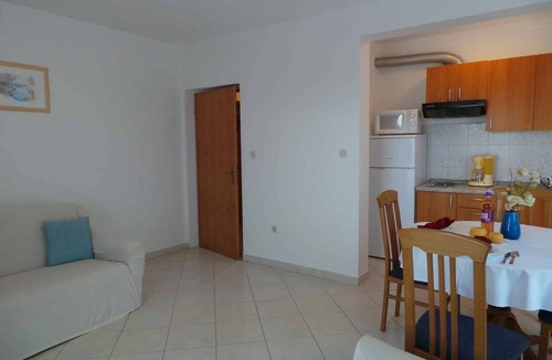 Nin Apartment | Holiday apartment mit Balkon und Grill