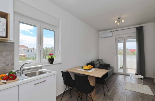 Seline Apartment | Holiday apartment mit Klimaanlage und Pool
