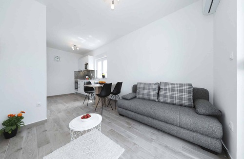 Seline Apartment | Holiday apartment mit Klimaanlage und Pool