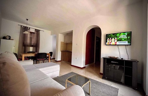 Klimno Apartment | Holiday apartment on the ground floor, with a terrace in Mediterranean greenery and air-conditioned