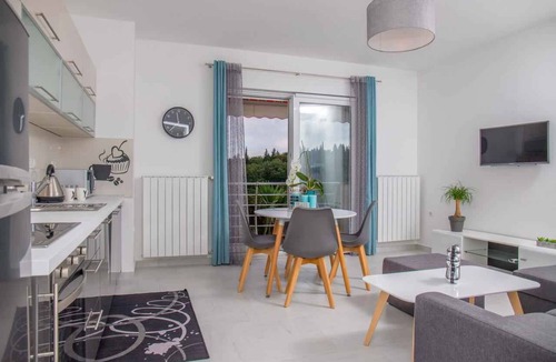 Klanfari Apartment | Holiday apartment only 40 m from the Adriatic Sea