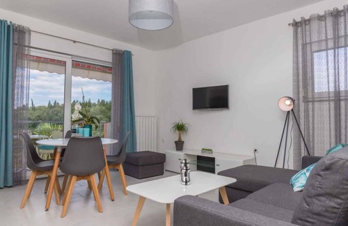 Klanfari Apartment | Holiday apartment only 40 m from the Adriatic Sea