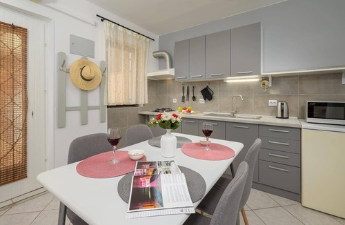 Stinjan Apartment | Holiday apartment Pula for 1 - 4 persons with 2 bedrooms - Holiday apartment in one or multi-family