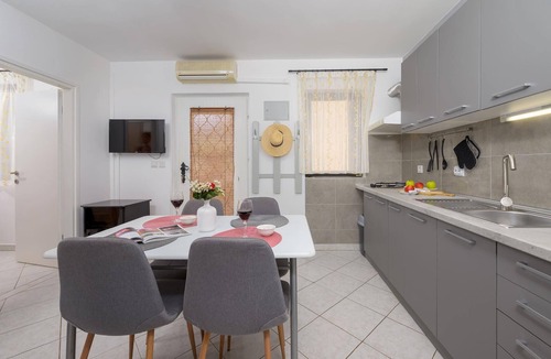 Stinjan Apartment | Holiday apartment Pula for 1 - 4 persons with 2 bedrooms - Holiday apartment in one or multi-family