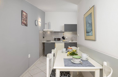 Stinjan Apartment | Holiday apartment Pula for 1 - 4 persons with 2 bedrooms - Holiday apartment in one or multi-family