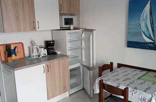 Grebastica Apartment | Holiday apartment right by the sea with terrace