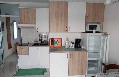 Grebastica Apartment | Holiday apartment right by the sea with terrace