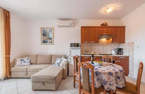 Dajla Apartment | Holiday apartment Villa Pinta with a large garden