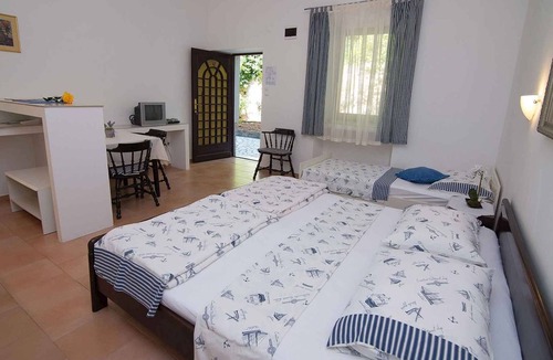 Cove Murtar Apartment | Holiday apartment with terrace