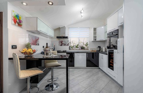 Murine Apartment | Holiday apartment with balcony and air conditioning
