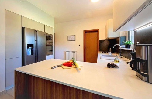 Kosinozici Apartment | Holiday apartment with pool