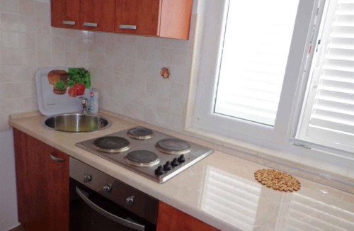 Mundanije Apartment | Holiday apartment with air conditioning and barbecue