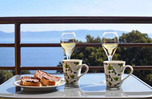 Ravni Apartment | Holiday apartment with balcony and sea view
