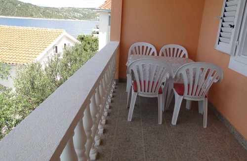 Sevid Apartment | Holiday apartment with sea view 50 m from the beach