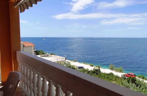 Sevid Apartment | Holiday apartment with sea view 50 m from the beach
