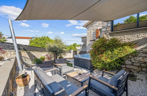 Krsan Apartment | Holiday apartment with air conditioning