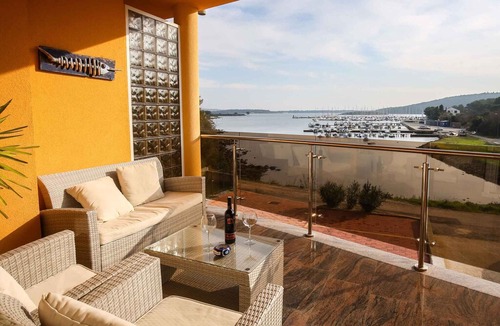 Pomer Apartment | Holiday apartment with air conditioning