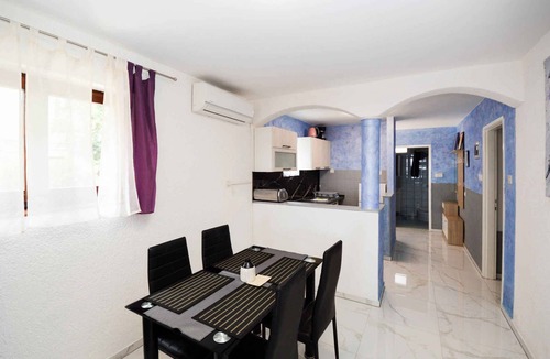 Pula Apartment | Holiday apartment with air conditioning and near the sea