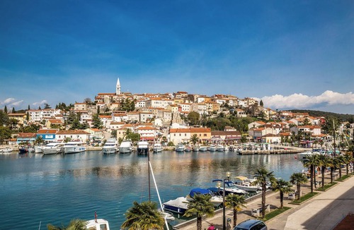 City Center Apartment | Holiday apartment with balcony and air conditioning