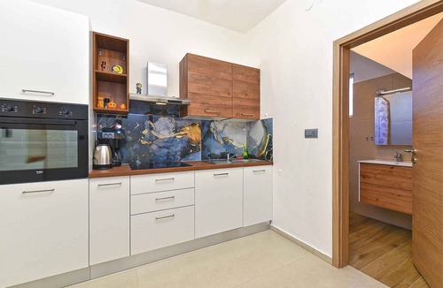 Valbandon Apartment | Holiday apartment with communal pool and air conditioning