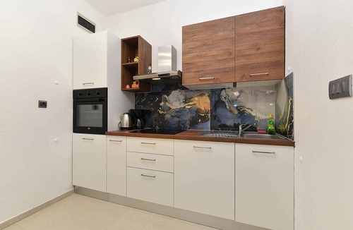 Valbandon Apartment | Holiday apartment with communal pool and air conditioning
