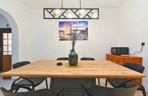 Valbandon Apartment | Holiday apartment with communal pool and air conditioning