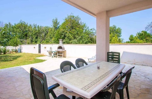 Banjole Apartment | Holiday apartment with air conditioning and barbecue