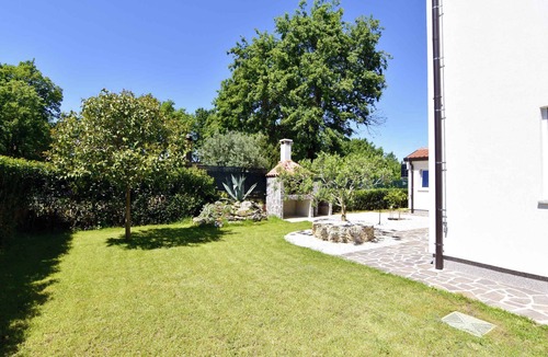 Cepljani Apartment | Holiday apartment with swimming pool in a quiet neighbourhood