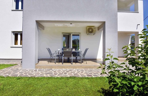 Cepljani Apartment | Holiday apartment with swimming pool in a quiet neighbourhood