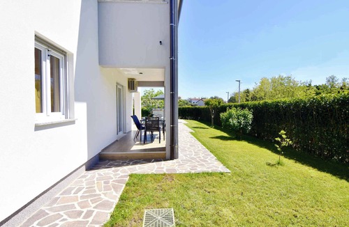 Cepljani Apartment | Holiday apartment with swimming pool in a quiet neighbourhood