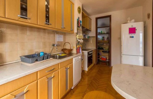 Klanfari Apartment | Holiday apartment with balcony and air conditioning