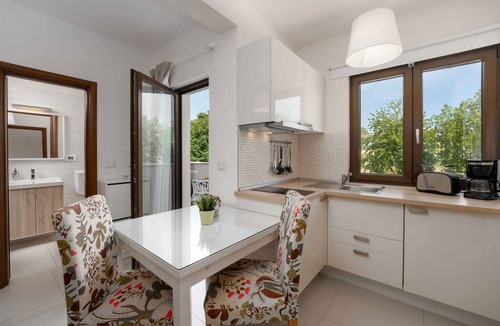 Funtana Apartment | Holiday apartment with pool and sea view