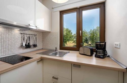 Funtana Apartment | Holiday apartment with pool and sea view