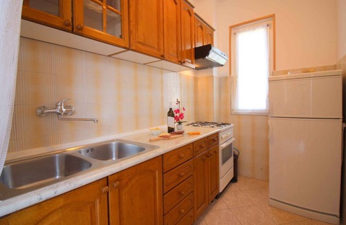 Vrvari Apartment | Holiday apartment with large garden