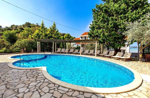 Suha Punta Apartment | Holiday apartment with pool