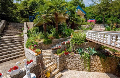 Bregi Apartment | Holiday apartment with panoramic sea views
