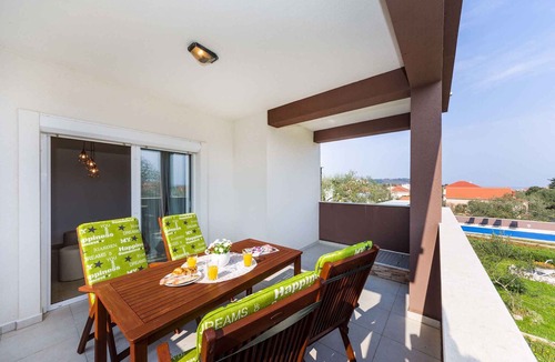 Preko Apartment | Holiday apartment with Pool
