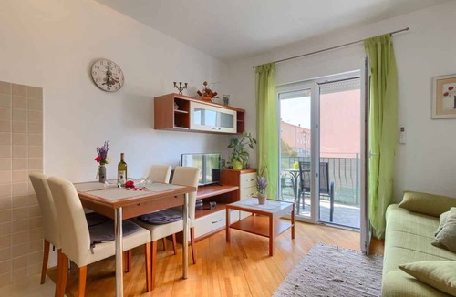 Valdebek Apartment | Holiday apartment with private balcony for 3 people