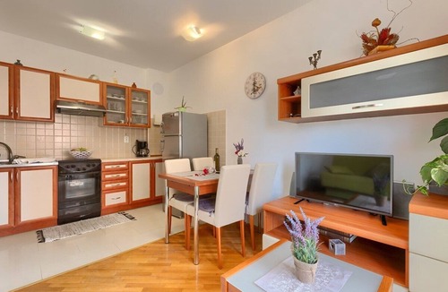 Valdebek Apartment | Holiday apartment with private balcony for 3 people