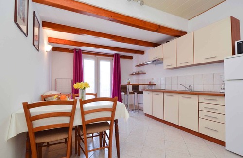 Veruda Apartment | Holiday apartment with terrace and air conditioning