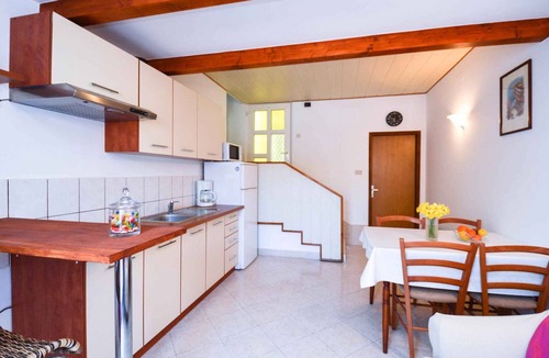 Veruda Apartment | Holiday apartment with terrace and air conditioning