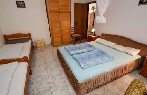 Pjescana Uvala Apartment | Holiday apartment with terrace and Internet