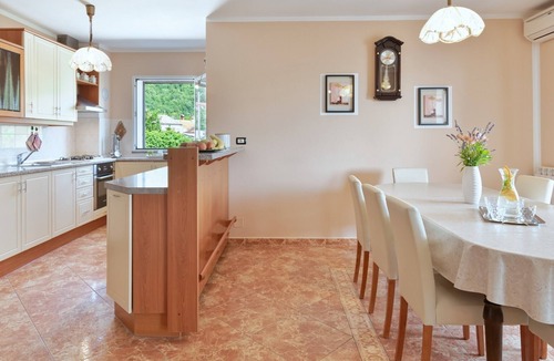 Pagubice House | Holiday Home Brajdice - Five Bedroom Holiday Home with Pool
