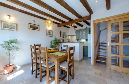 Orasac House | Holiday Home-Casa Anka - Three-Bedroom Holiday Home with Terrace and Sea View
