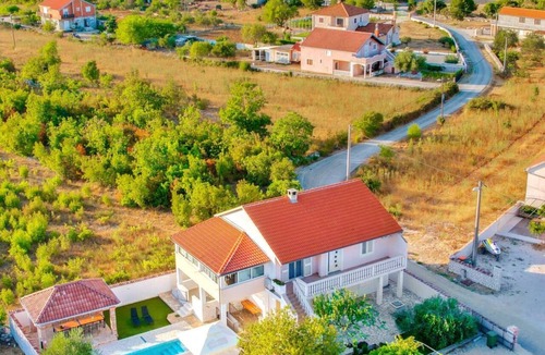 Novigrad House | Holiday Home Dinko with pool by Interhome
