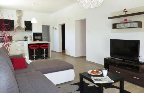 Strmac House | Holiday Home Dordana by Interhome