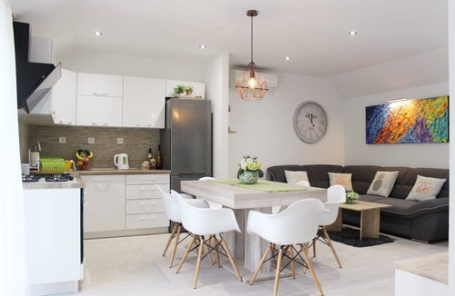 Dracevica House | Holiday Home Ela - Three Bedroom Holiday Home with outdoor Pool