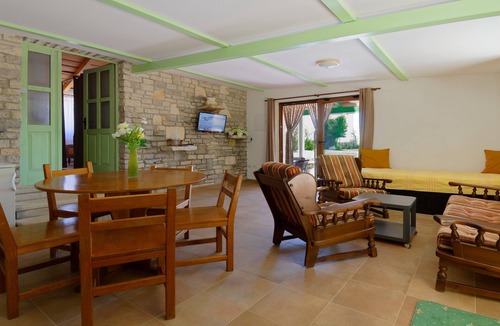 Laginji House | Holiday Home Gimino - Two Bedroom Holiday Home with Pool