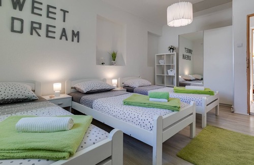 Brinje House | Holiday Home Green Gold - Six Bedroom with Pool